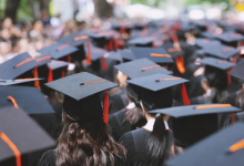 大學(xué)學(xué)位可以保證使客戶對代理人感到滿意的社交技能