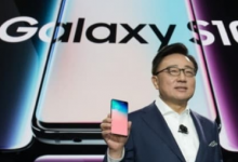 三星Galaxy S10智能手機(jī)經(jīng)過(guò)跌落測(cè)試