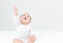 寶寶老愛抓臉怎么辦你知道如何解決嗎