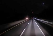 卡車司機(jī)用相機(jī)捕捉到一顆流星劃過(guò)天空