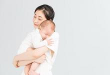 嬰兒多大才能豎著抱需要注意什么問題