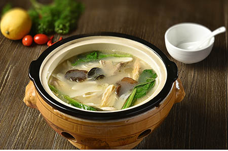 幼兒園可愛(ài)小鳥(niǎo)簡(jiǎn)筆畫(huà)2