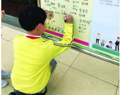 一年級手工制作：自制手電筒