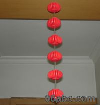 如何用廢舊瓶蓋手工制作小燈籠
