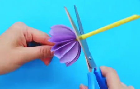 五一勞動節(jié)手工彩紙傘制作方法5