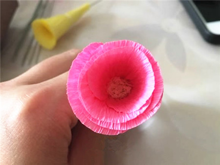 怎么用彩紙做喇叭花3